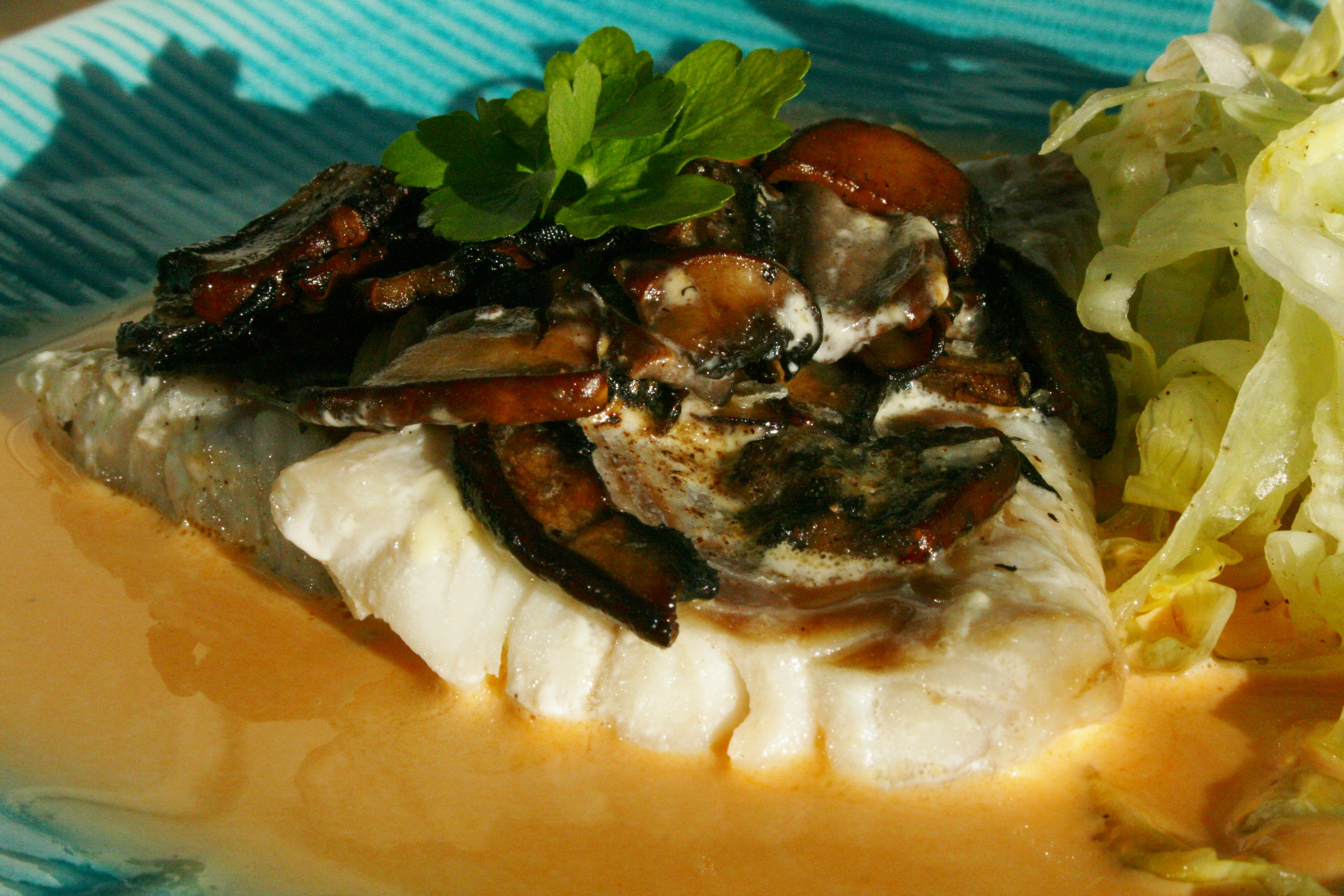 Ugnspocherad fisk med portabello och hummersås